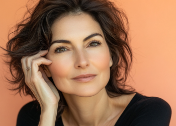 Come eliminare le macchie sul viso: cause, rimedi e prevenzione