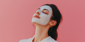 Maschera viso contro l’acne: benefici, ingredienti e consigli