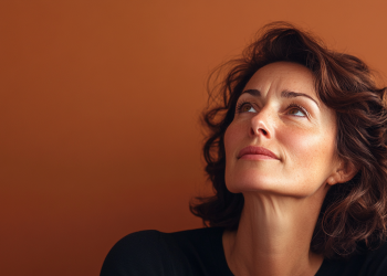 Maschere viso fatte in casa: benefici e ricette facili