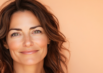 Skincare routine pelle viso: consigli per una pelle sana e luminosa